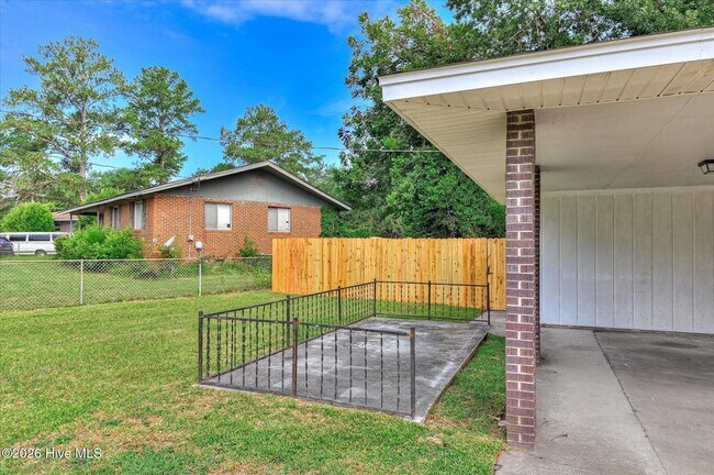 Building Photo - 1831 Cottonwood Dr