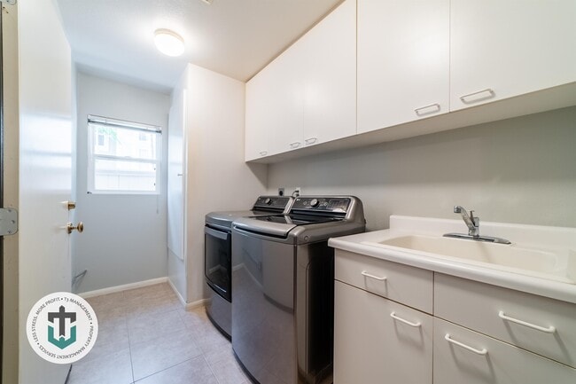 Building Photo - 15804 Caminito Cantaras