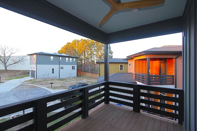 Building Photo - Modern Style Home in Downtown Durham!