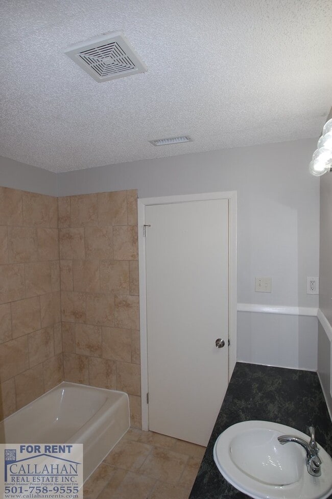 Building Photo - Benton Home