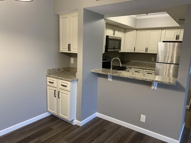 Building Photo - 1548 SE Royal Green Cir