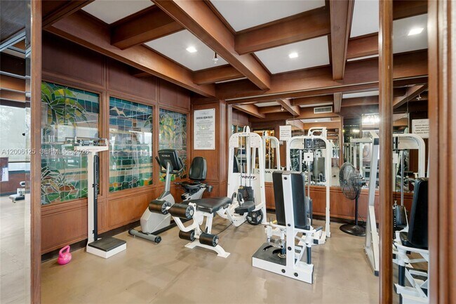 Building Photo - 600 NE 36th St