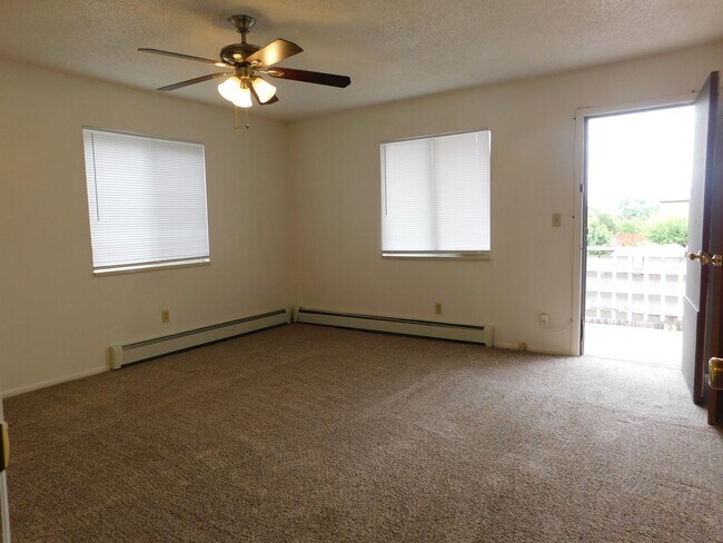 Building Photo - 402 Dressell Dr