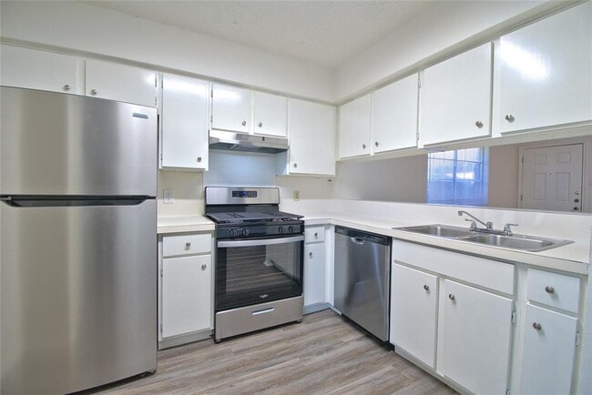 Building Photo - 9303 Quail Field Dr