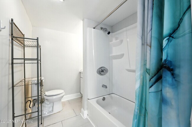Building Photo - 355 Wildwood Ln