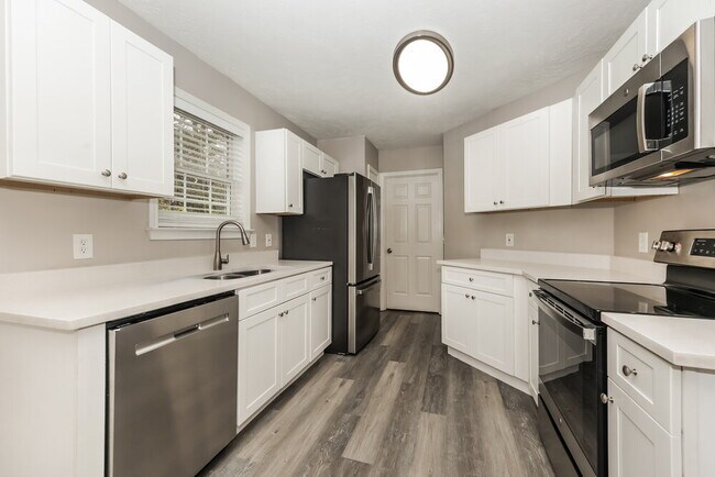 Building Photo - 1585 Ridgemont Dr