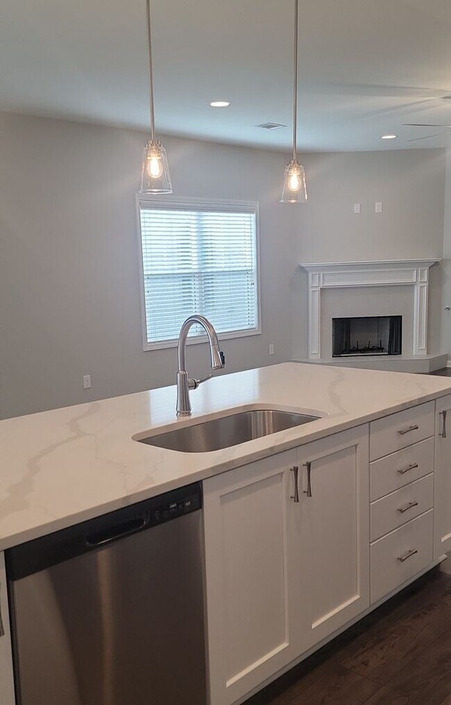 Building Photo - BEAUTIFUL HOME in the Desirable Hedgefield subdivision in Prattville.