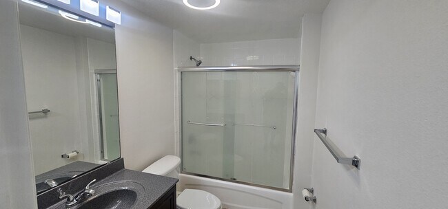 Building Photo - 13215 Villa Vista Dr
