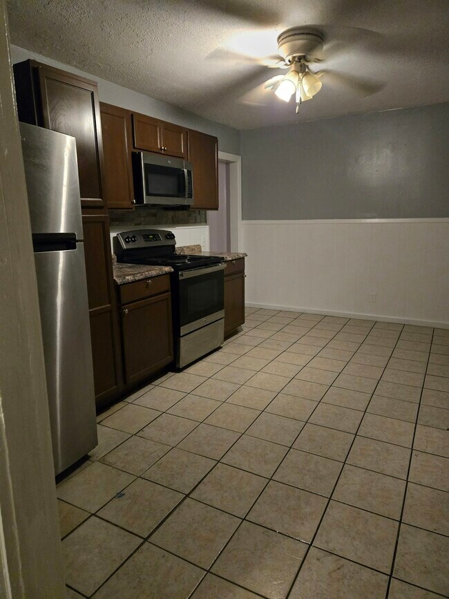 Building Photo - 3602 Rose Dr
