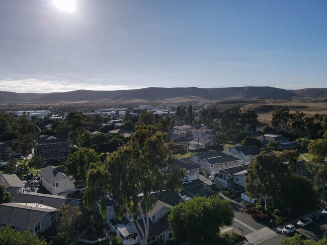 Building Photo - Beautiful Two Bedroom Townhome in San Luis Rey