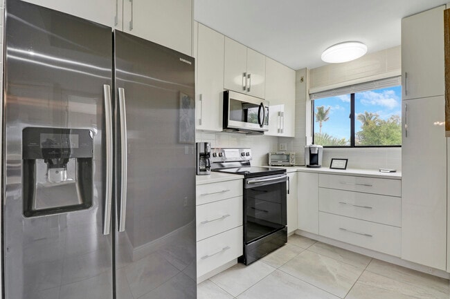 Building Photo - 360 Bella Vista Ct N