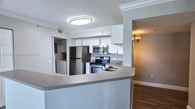 Building Photo - 816 Villa Cir