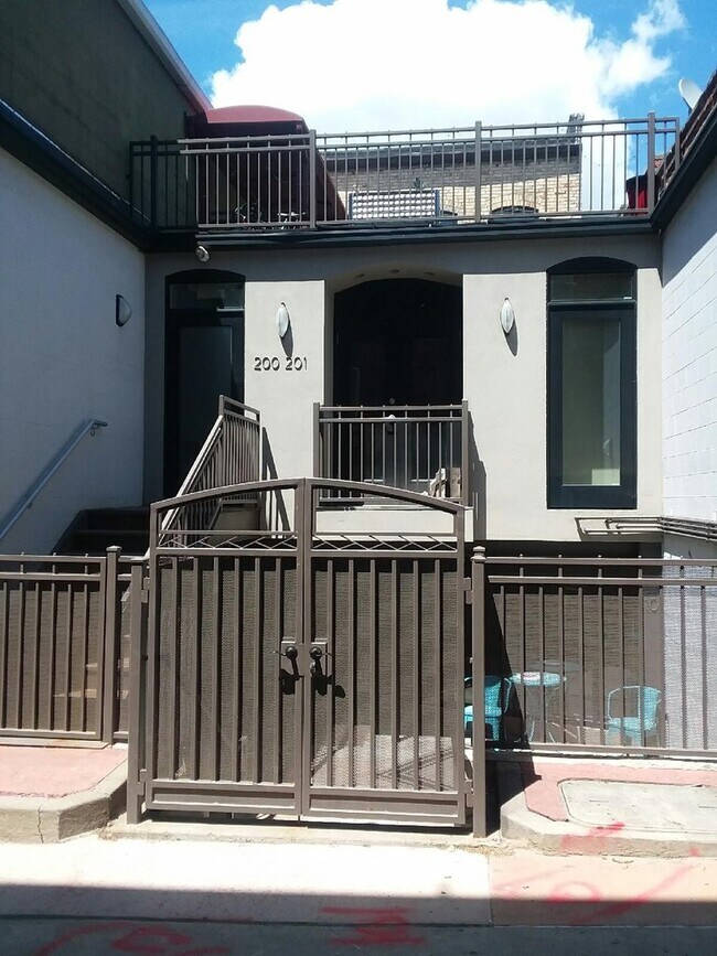 Building Photo - 919 A Aly