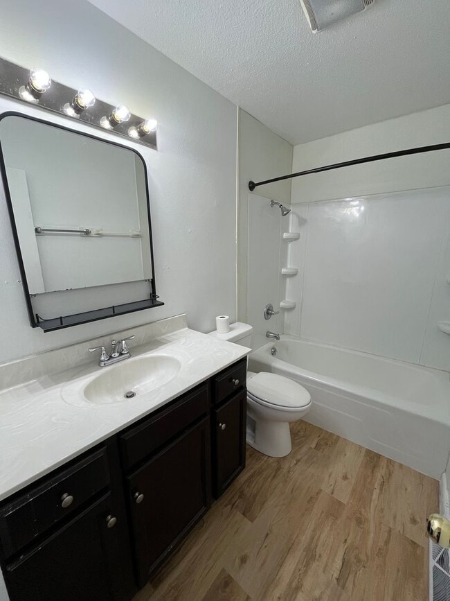 Building Photo - Dennis Riverfront