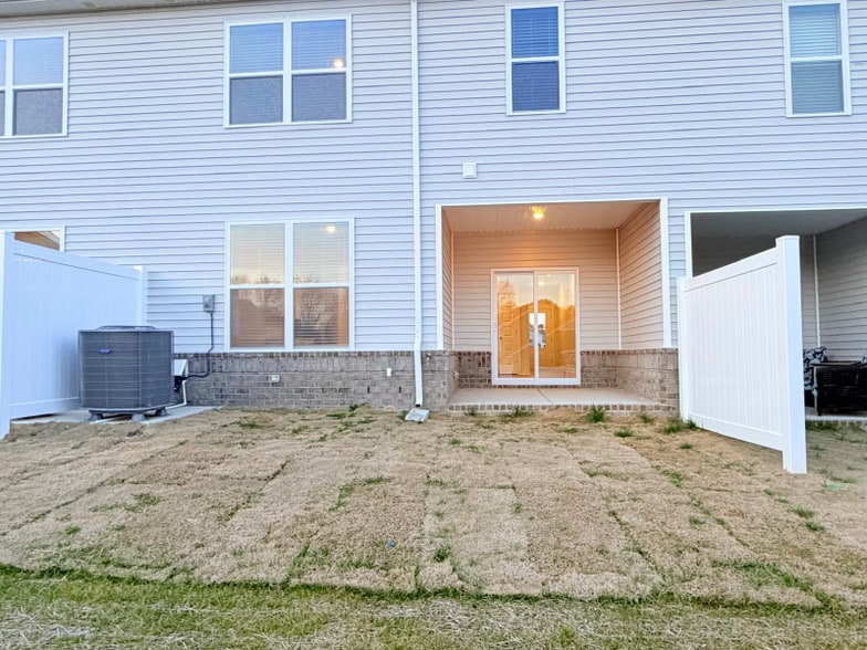 Building Photo - 1806 Tupelo Ln