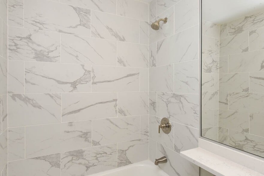 Building Photo - 450 W Barry Ave