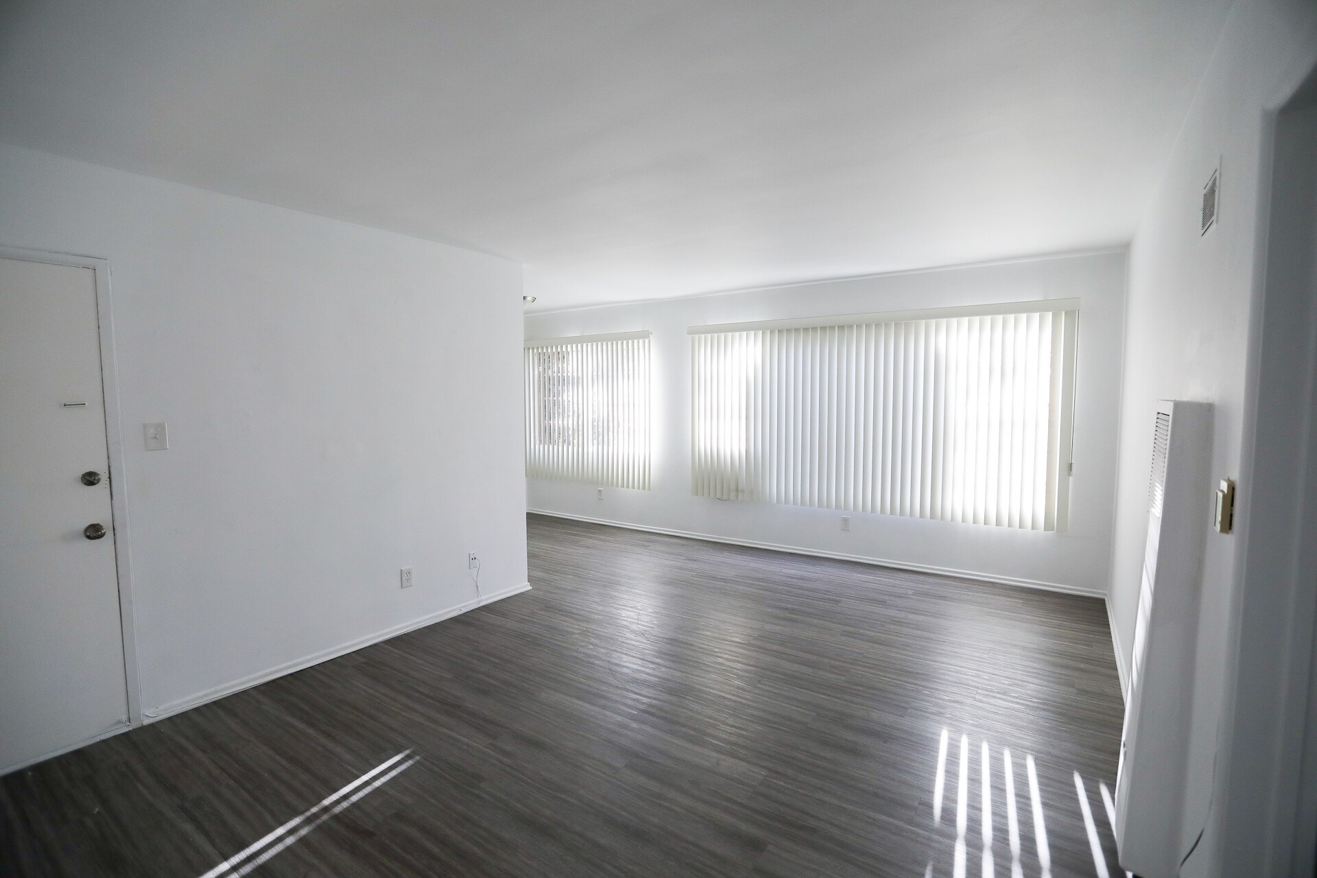 Building Photo - 260 S Sycamore Ave