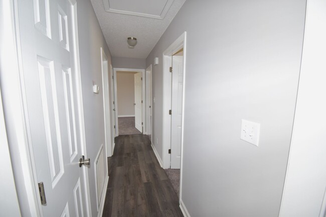 Building Photo - 3 Bedroom 2 Bath Pet Friendly Home For Rent!