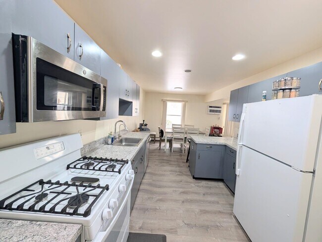 Building Photo - 125 Riverview Ct