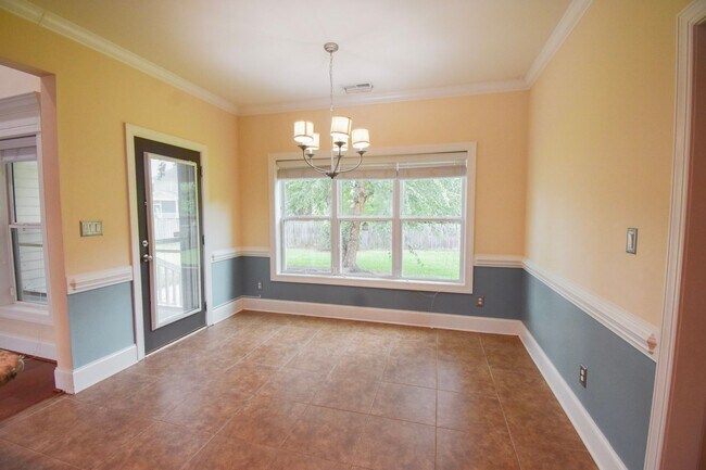 Building Photo - 4 Bedroom 2.5 Bathroom- Small Dogs Considered