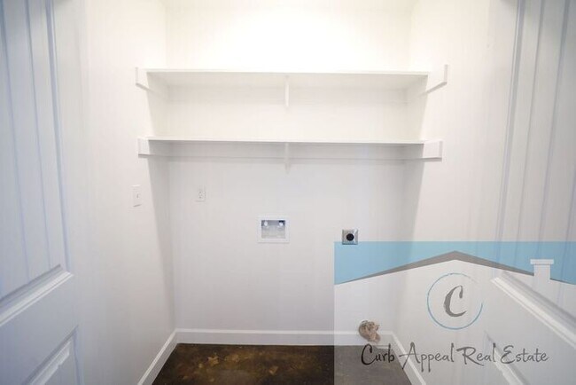 Building Photo - Beautiful 4 bed 2 bath home - HUD accepted!!