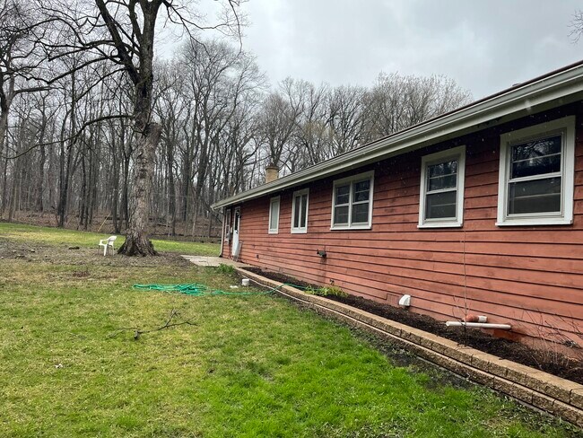 Building Photo - 144 N Maple Ave