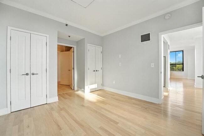 Building Photo - 1025 Maxwell Ln