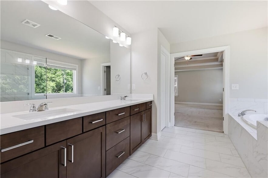 Building Photo - 781 Belerose Ln