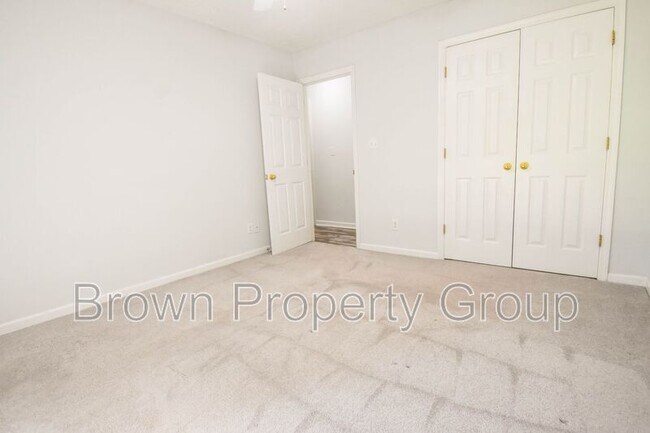 Building Photo - 867 Long Iron Dr