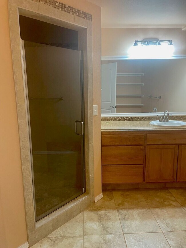 Building Photo - BEAUTIFUL MOUNTAIN SHADOWS 5BD HOME with A/C- Security Deposit Waiver Available