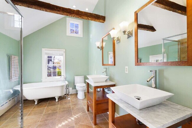 Building Photo - Historic Mendham Home