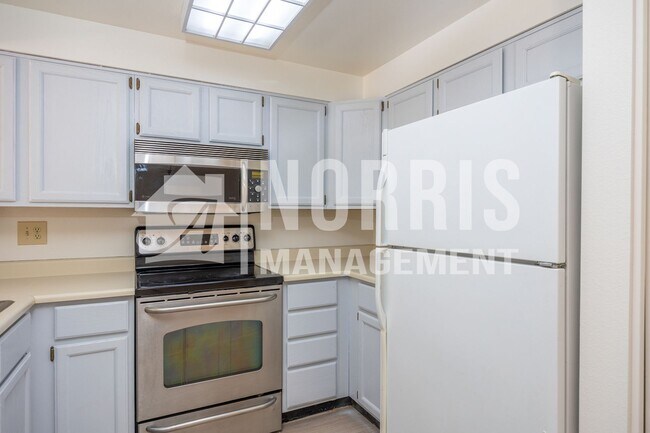 Building Photo - Cozy Home with No HOA and a Large NO Maintenance Backyard