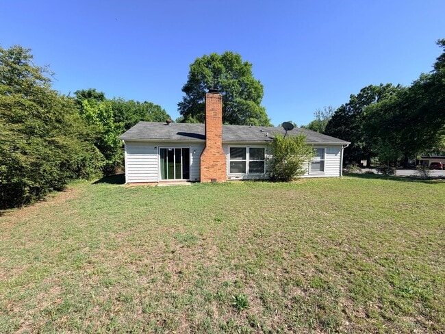 Building Photo - Large Lot; Fenced Backyard; No HOA