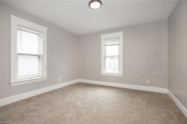 Building Photo - 5614 Drake Ave
