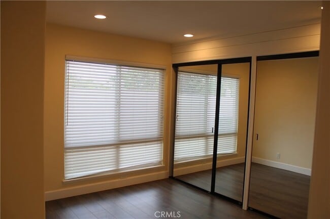 Building Photo - 761 W Country Hills Dr