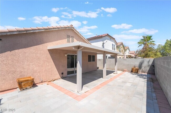 Building Photo - 325 Silverado Pines Ave