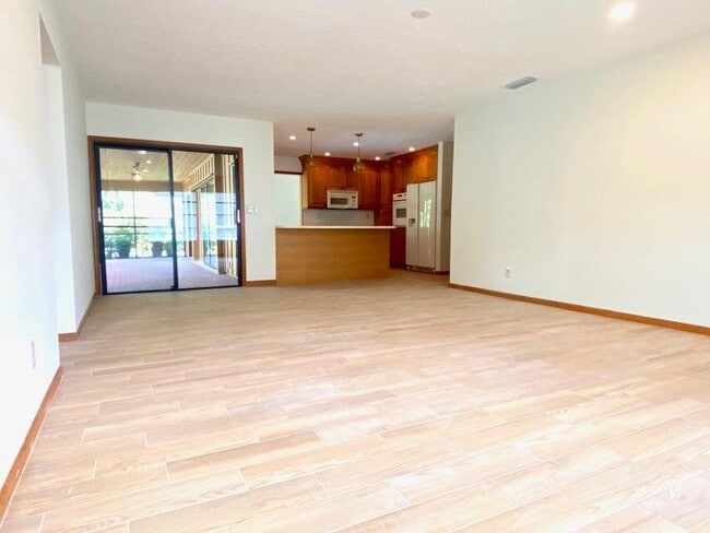 Building Photo - 5585 Pennock Point Rd