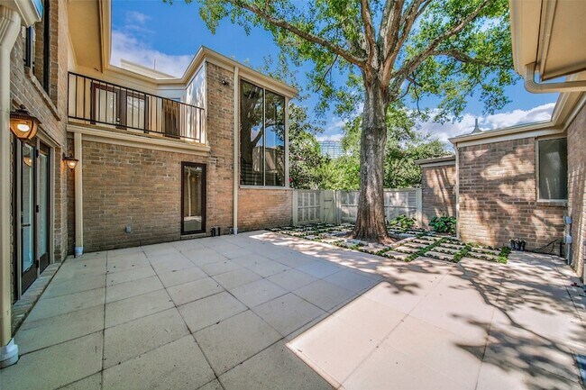 Building Photo - 15607 Memorial Dr