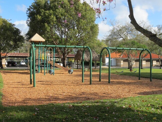 Building Photo - 140 SW 117th Ave