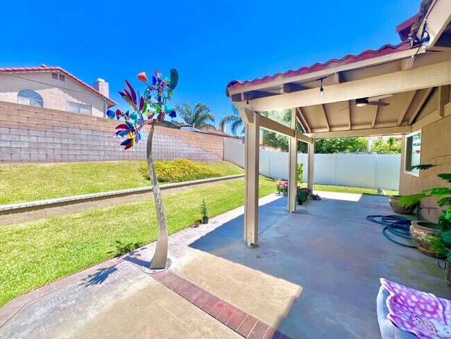 Building Photo - Spacious 5-Bed, 3-Bath Home in Rialto – Ve...