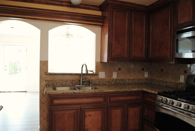 Building Photo - 3910 Starbridge Pointe Ln