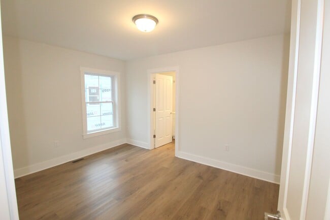 Building Photo - Lease assignment