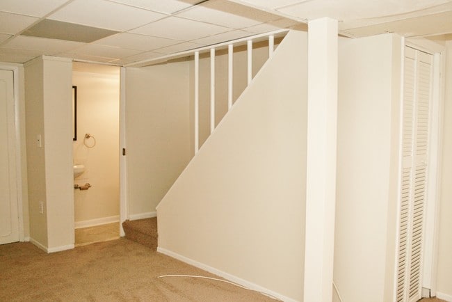Building Photo - 651 S Wickham Rd