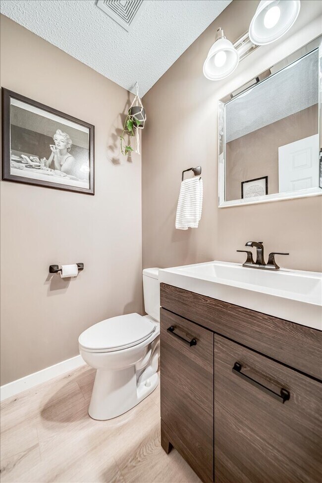 Building Photo - 1960 Commonwealth Blvd