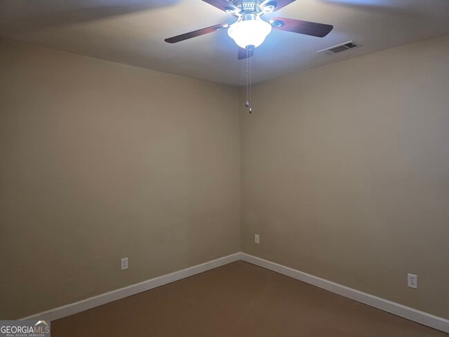 Building Photo - 310 W 5th St