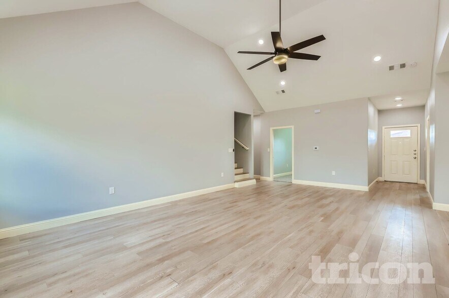 Building Photo - 5617 Kerry Ln