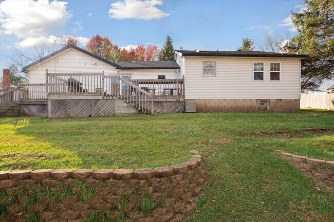Building Photo - 5695 Hinkley Rd