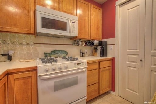 Building Photo - Spacious 1 Bedroom Condo in Belltown Available Now!