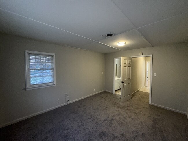 Building Photo - 5325 Queen Mary Ln