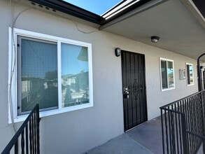 Building Photo - 1 Bed, 1 Bath in Central SD! Water/Trash I...